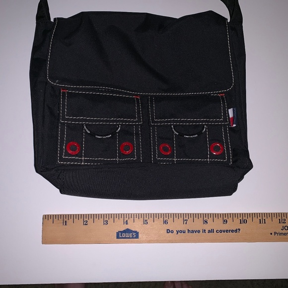 🎈Classic Tommy Hilfiger vinyl purse in Navy - Picture 2 of 5